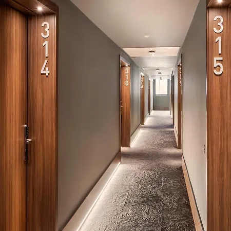 Lisboa Hotel 3*